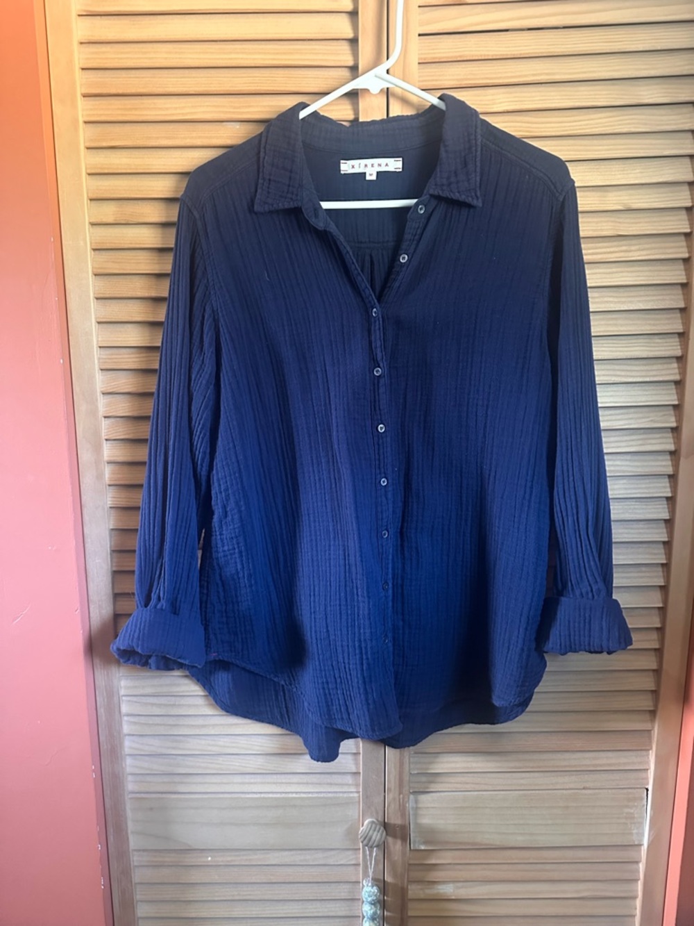 XiRENA Navy Crinkled Button-Down Shirt